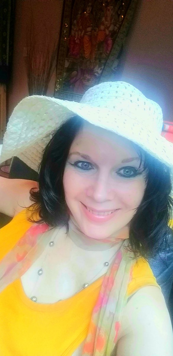 Bono66020372's tweet photo. I took this #selfie in my #whitefloppysunhat today. I'm glad that I'm not #livingin #London because it used to get #jampacked on the #tubetrains & I often got on the #wrongtain , I also ended up in #Harridge instead of #Norwich after a #dayoutinlondon with my #exboyfriend Paul G https://t.co/cKhWWqr0oD