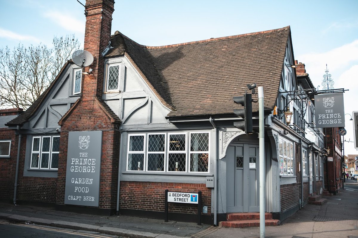 THE PRINCE GEORGE, Watford, Hertfordshire.
Family-run by the Burrows family and their enthusiastic team, Head Chef Mark Burrows has created a menu offering delicious home cooked classic dishes with a modern twist often with influences of Durban, South Africa.