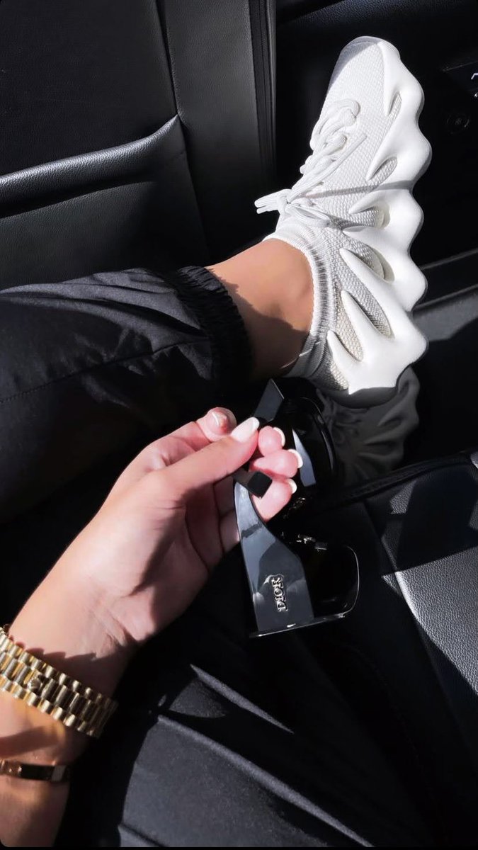 DOMINIQUE tweet media