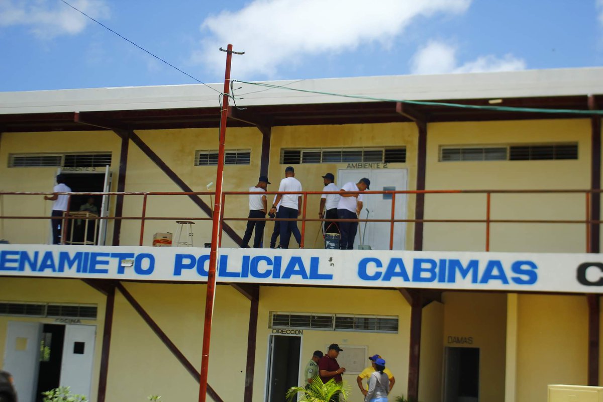 NabilCabimas's tweet photo. #15Agos ¡La recuperación de nuestro Centro de Formación y Reentrenamiento Policial (CEFOPOL) es un hecho! Seguimos trabajando para que estos y otros espacios estén aptos para su uso y así seguir formando ciudadanos de bien en nuestro municipio.
#NabilAlcalde
#GobernamosJuntos https://t.co/OvVimVzT6r