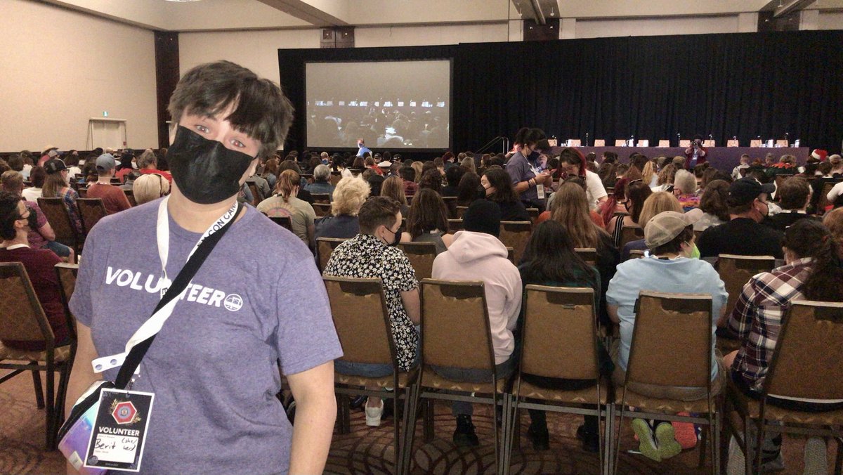 FriedGreen5's tweet photo. First #Earpercon What an experience❤️ So happy to have met so many fellow #Earpers These are the only photos I took 😂 If someone has a better pic of our Panel Room Dog, please share 🥰 #EHCon2022 https://t.co/7bjpiCMpUm
