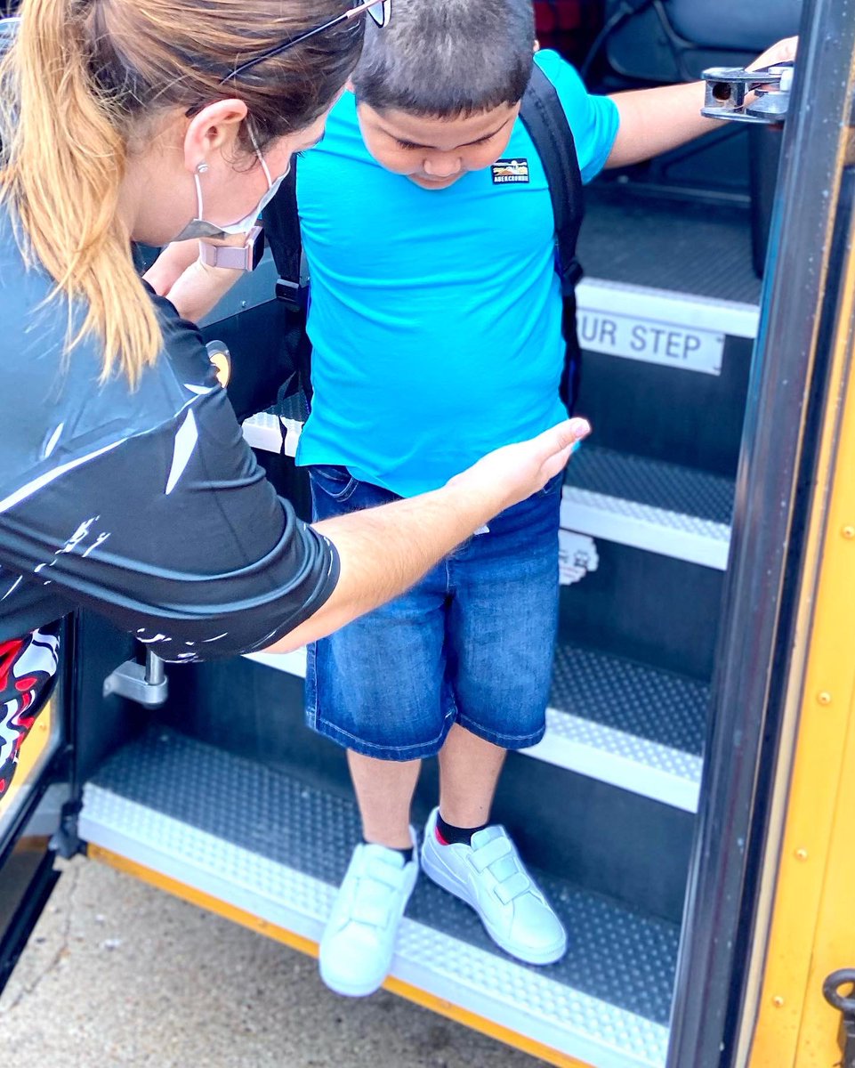 SISDmedia's tweet photo. π£Huge S/O to the #SISD Transportation Department & Bus Drivers on this #SISDFirstDay.
πBus Drivers play an important role in our students lives & are true educators. They greet with a smile, form bonds of trust, set expectations, & DRIVE with heart. #LEADingthewaytoexcellence https://t.co/Sc5AG9ZzEn