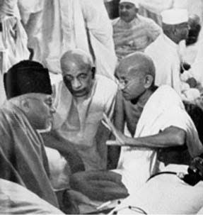 Maulana Abul Kalam Azad, India's first education minister, founder of IITs and UGC, instrumental in India's independence, opposed partition of India along with Gandhi.
#MuslimFreedomWarriors
#IndependenceDay