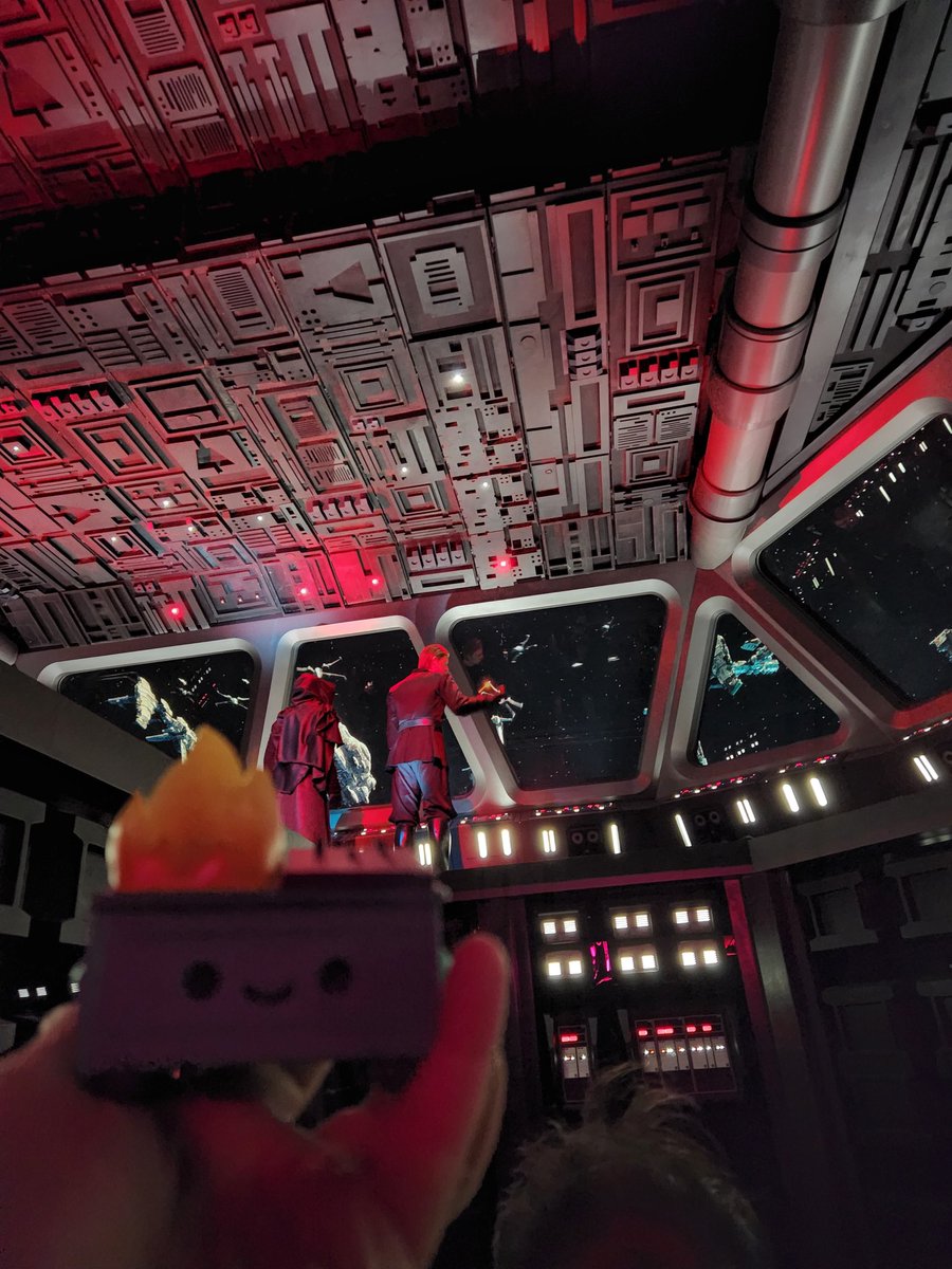 NerfherderSteve's tweet photo. Yea, kinda saved everyone from the First Order...I'm a big deal.
#DumpyDoesDisney
@WaltDisneyWorld @100soft https://t.co/XNTJpkzFFe