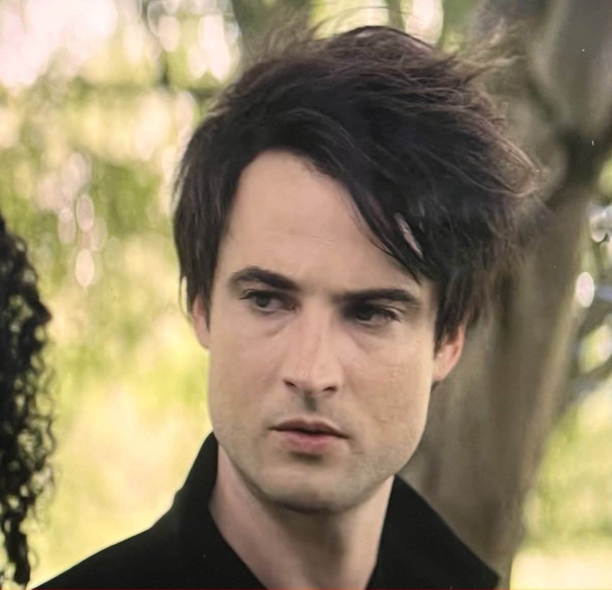 slothization's tweet photo. If I was Tom Sturridge, I would keep my hair like this forever. it is DAMN SEXY 
#TheSandman https://t.co/GLwFIQQO1y