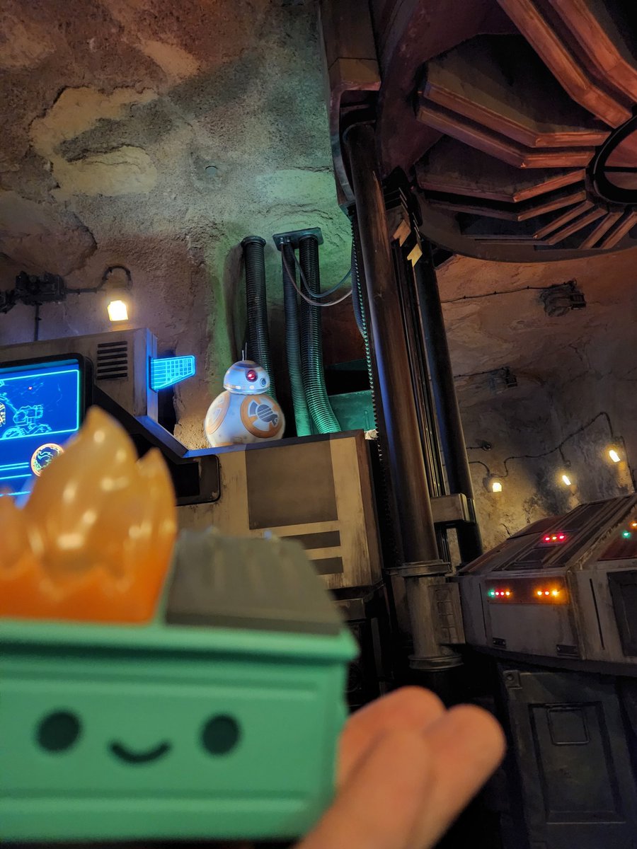NerfherderSteve's tweet photo. Yea, kinda saved everyone from the First Order...I'm a big deal.
#DumpyDoesDisney
@WaltDisneyWorld @100soft https://t.co/XNTJpkzFFe