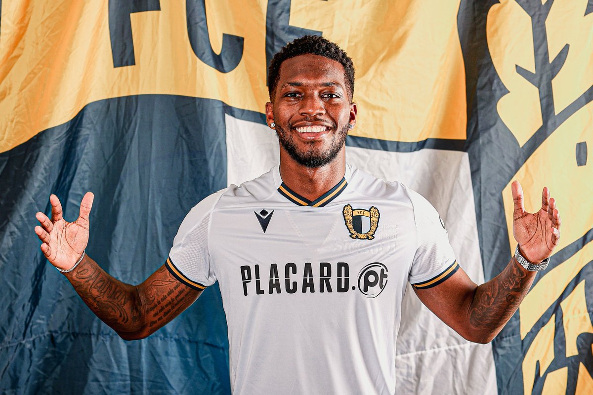 FCF1931_Oficial's tweet photo. 😃 A felicidade por assinar pelo Vila Nova 💙

⚪🔵 #PeloNossoSímbolo #amordeperdicao https://t.co/lSZoNu9Vjo