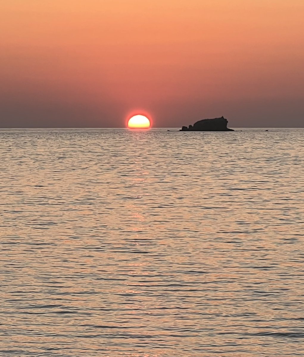 ChrisVerplancke's tweet photo. Ook in De Egeïsche zee een mooie ondergaande zon https://t.co/d5UiyoQ2PU