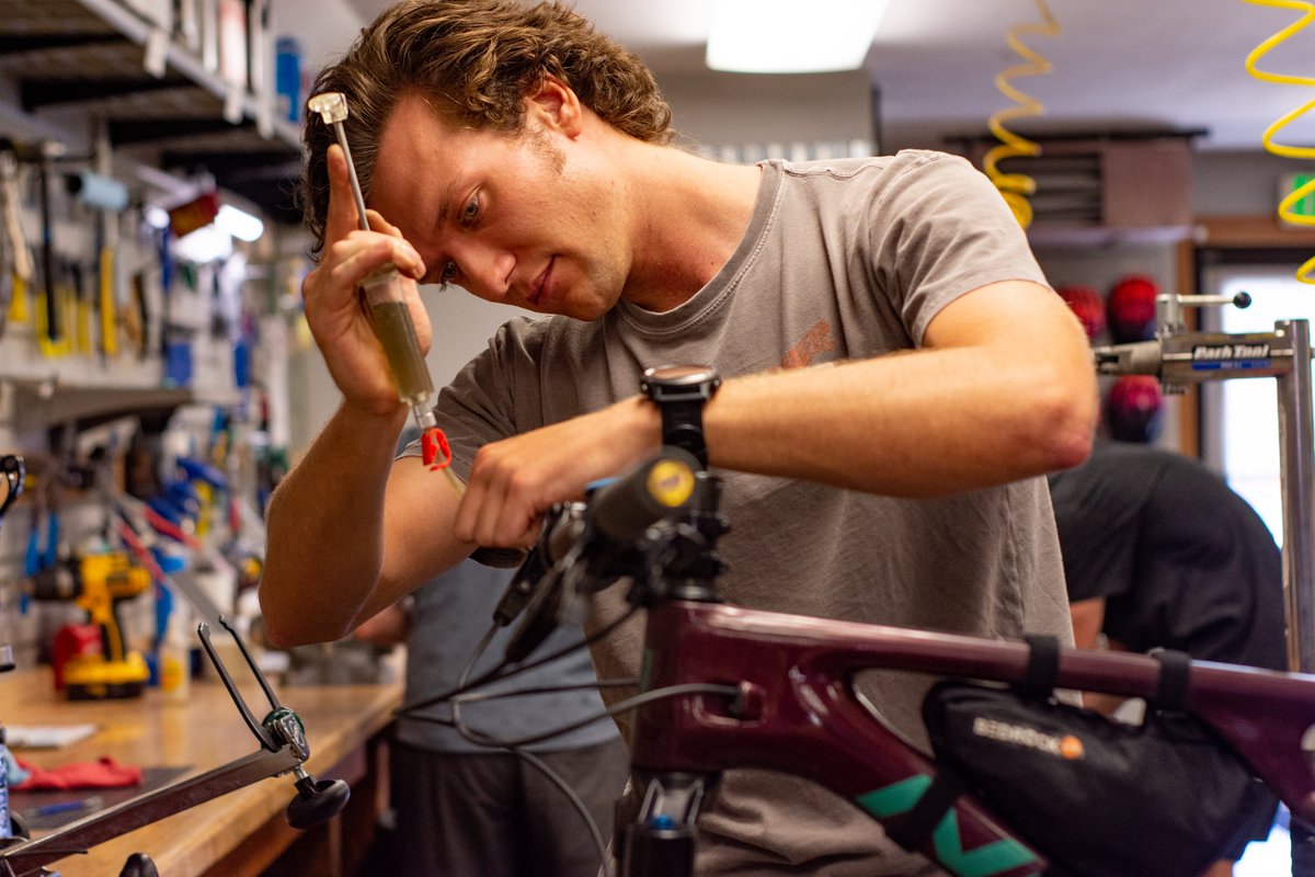 MBSdurango's tweet photo. We currently have a 24-48 hour turnaround time for most repairs. Now is the perfect time to get your shifting dialed in, brakes bled, or get some fresh tires to prepare for fall riding.
#specialized #specializedbikes #ridedgo #durangotrails #bikeshop #mtb #maintenance #brakebleed https://t.co/MuMRe1JcJL