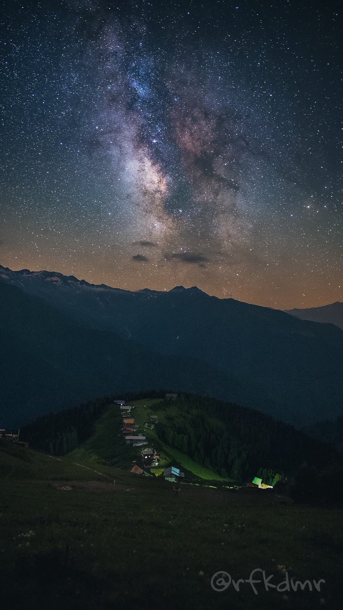rfkdmr's tweet photo. Uzun zaman oldu fotoğraf çekmeyeli. :)

📍Pokut Yaylası/Rize
#samanyolu #milkyway #Astrophotography https://t.co/FTF5wqdlIx
