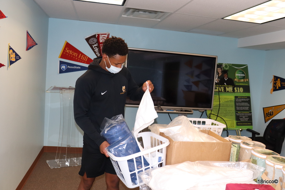 needpgh's tweet photo. NEED HAD FILL THE FRESHMEN ROOM GIVE AWAY. HERE IS TRIED WILLIAMS A COLLEGE FRESHMEN GETTING HER STUFF! TO FIND OUT MORE AND SUPPORT NEED CLICK HERE: https://t.co/6fsMjk31Hs
#needld #pittsburghscholarships #NEEDFILLFRESHMENROOM #Need #needscholarships #18RICCO #TRIEDWILLIAMS https://t.co/pjybgtviFv