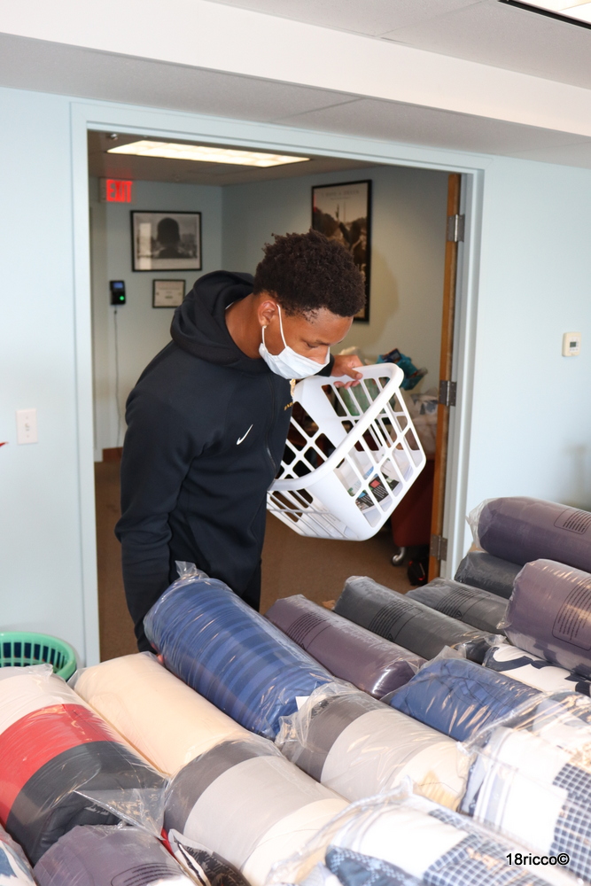 needpgh's tweet photo. NEED HAD FILL THE FRESHMEN ROOM GIVE AWAY. HERE IS TRIED WILLIAMS A COLLEGE FRESHMEN GETTING HER STUFF! TO FIND OUT MORE AND SUPPORT NEED CLICK HERE: https://t.co/6fsMjk31Hs
#needld #pittsburghscholarships #NEEDFILLFRESHMENROOM #Need #needscholarships #18RICCO #TRIEDWILLIAMS https://t.co/pjybgtviFv