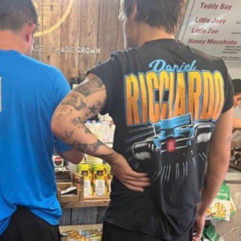 ricciarchive's tweet photo. HARRY STYLES IS A DANNY RIC FAN. 
EVERYBODY IS A DANNY RIC FAN. https://t.co/uEb5wpLCNM