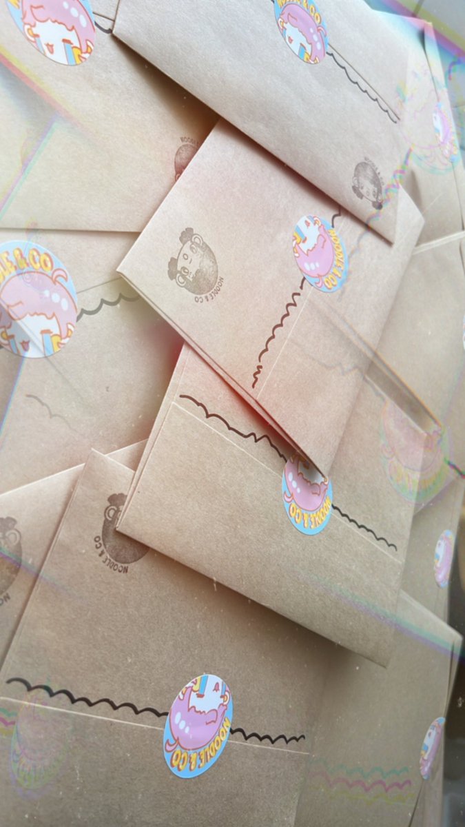 peachyxnoodle's tweet photo. 💌💨Packing shop drop orders and then making a post office run! 📮😭💕✨ thank you everyone for such wonderful support and being so patient as I allowed myself a day off yesterday! 😭💕✨ https://t.co/5GWHhio94K