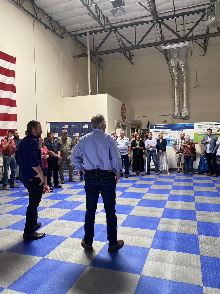 Thanks to Sheriff <a href="/JoeLombardoNV/">Joe Lombardo</a> for meeting with the men and women of Nevada's Trucking industry!
 🚛🇺🇸