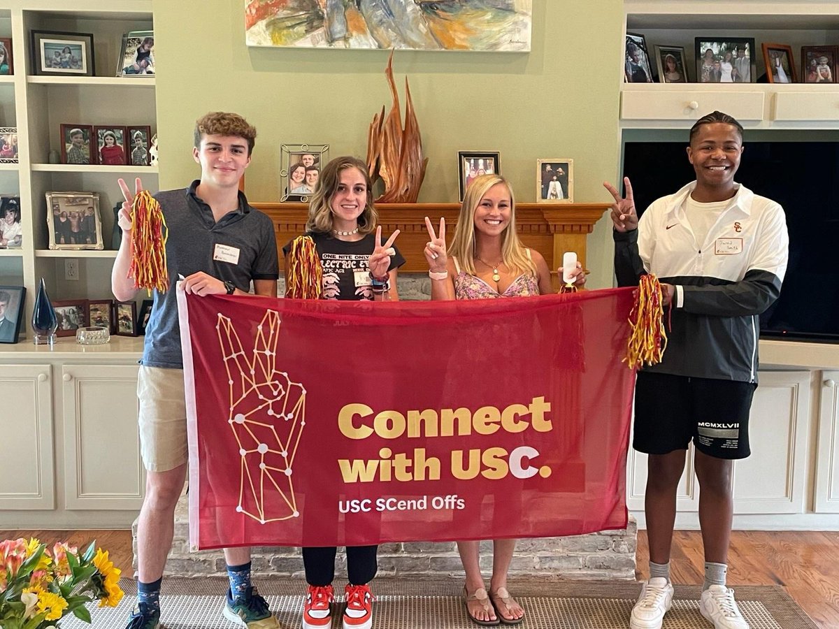 CarolLFolt's tweet photo. Thanks to all of the @USCAlumni who hosted the newest members of our #TrojanFamily this summer. #SCendOff is such a great tradition. Fight On! https://t.co/I0GEpIBOp1