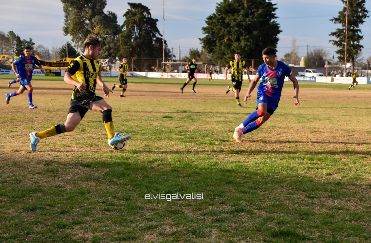Un balón y unos botines es todo lo que necesito para ser feliz ⚽♥️💪