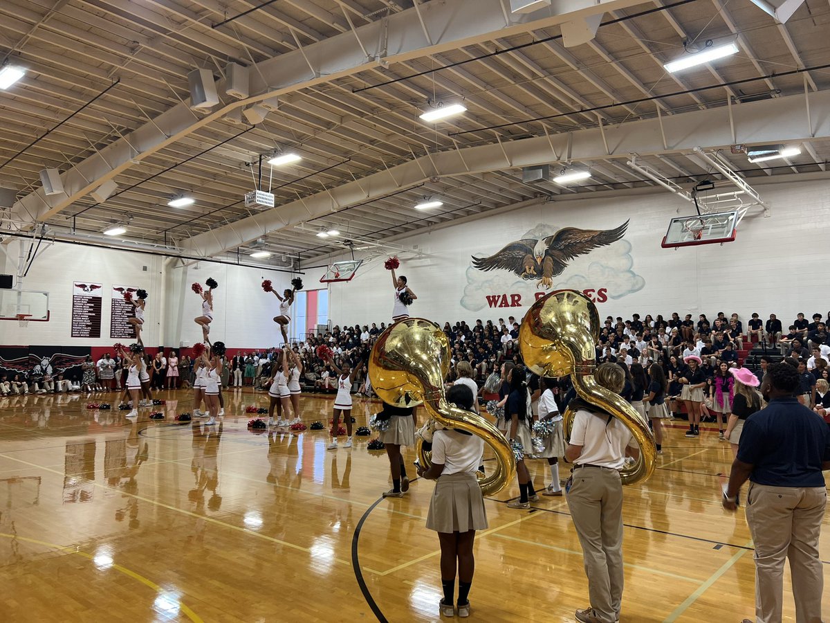 mrsacbragg's tweet photo. Captured this during our opening assembly on the 1st day of school! Looking forward to another awesome year @WoodwardAcademy #woodwardway #waupper https://t.co/DaloW3WCxN