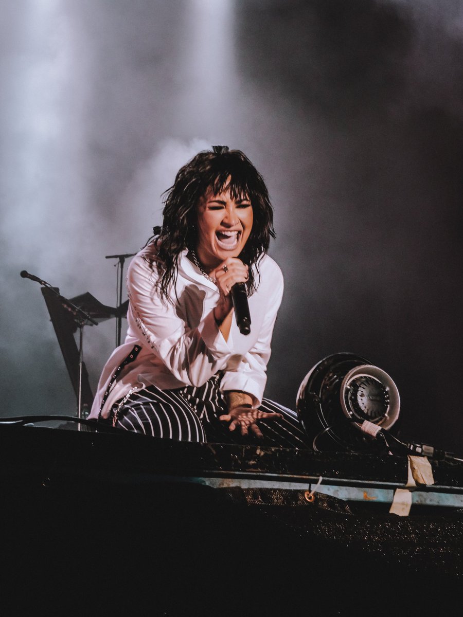 demzboobstho's tweet photo. I can’t describe how happy this makes me. Seeing them genuinely smile and have happiness in those moments means everything to me. I’m so proud of you!😭🤧❤️ @ddlovato  #HolyFvckTour #WelcomeBackDemi 🤘🎸 https://t.co/2LGizkDMDT