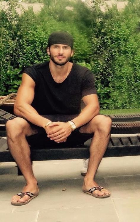 markowithfeet's tweet photo. Whole Summer only looking for guys in Flip Flops 🥵 https://t.co/1sEiivli2N