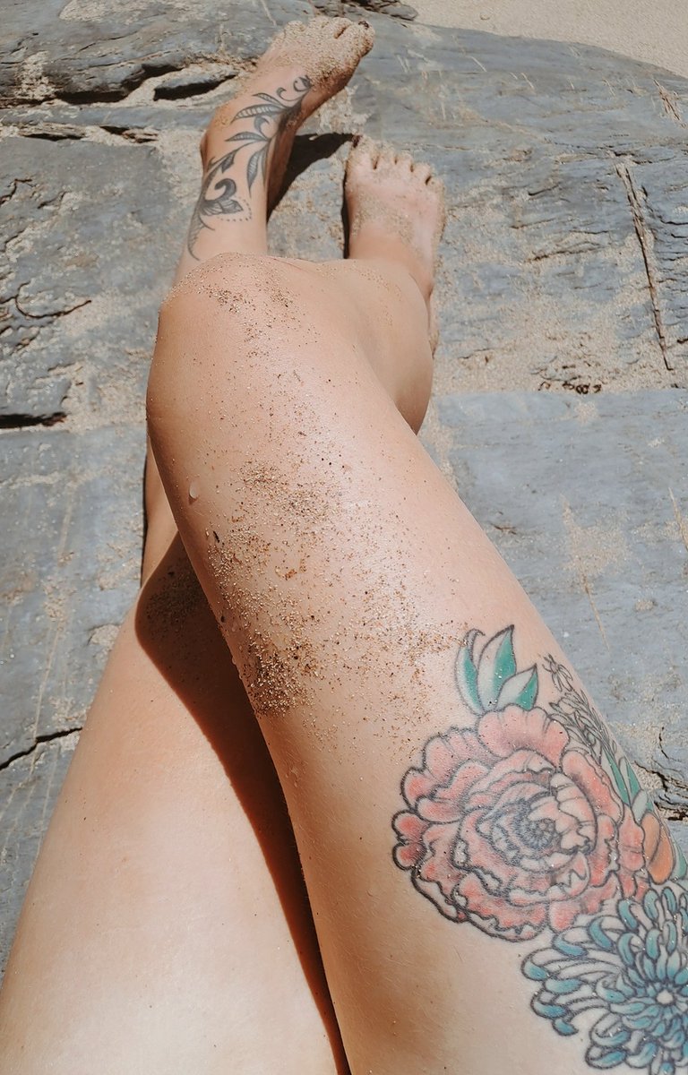 Msbellarivers's tweet photo. Clean me?

#legslover #legs #TattoGirl #onlyfansgirl https://t.co/NXU9HJztbY