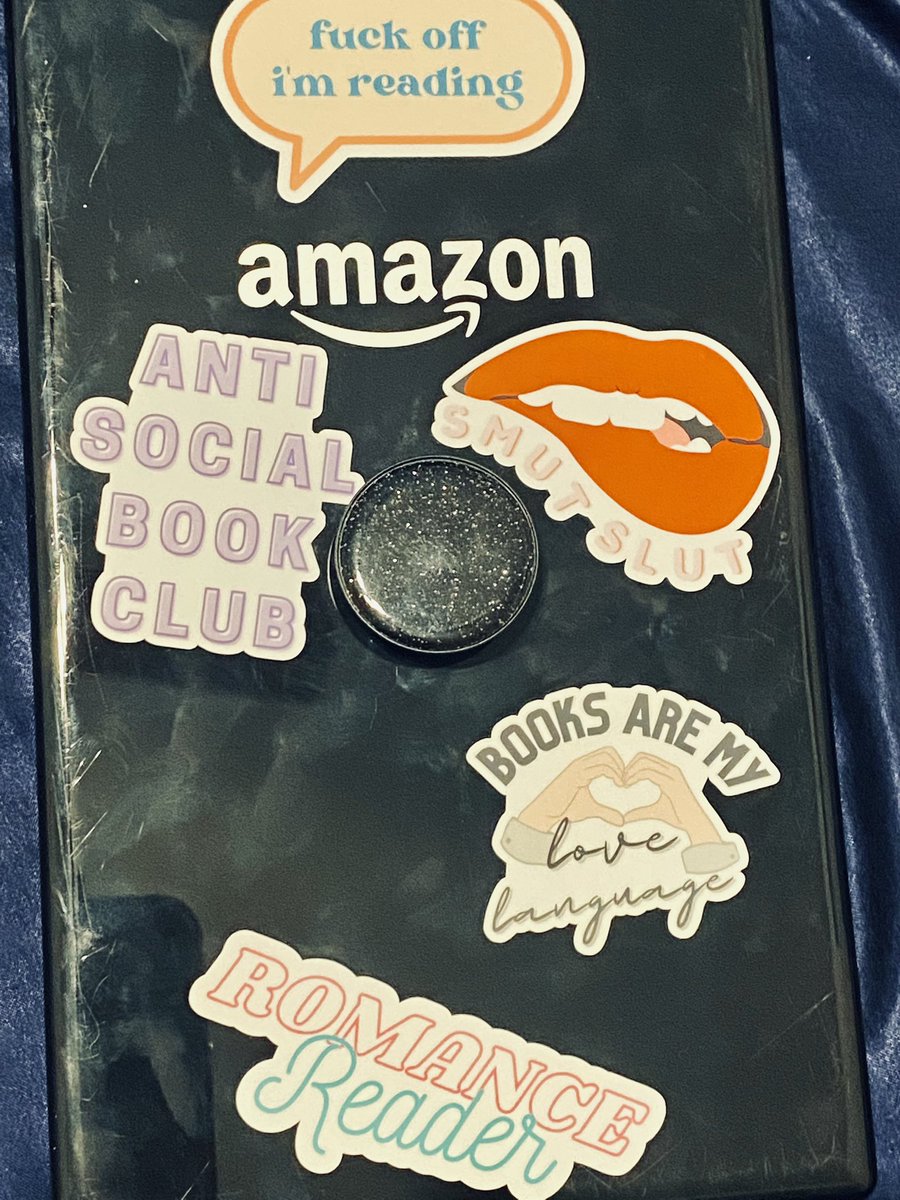 Aussie_Merie's tweet photo. She’s banged up but she’s loved 🥰 📖 💋 #kindle #booktwt #probablysmut https://t.co/BTakmUXTpK
