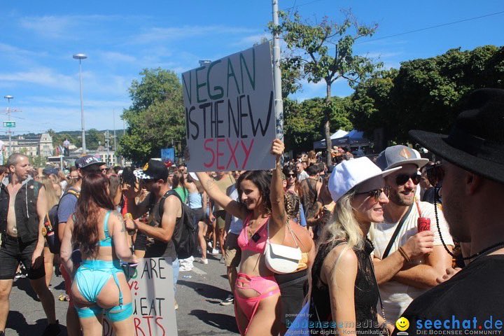 seechat's tweet photo. Street Parade 2022 mit dem Motto THINK.: Zürich, 13.08.2022
Fotos auf:
>> https://t.co/26XWu6BVuz
#Streetparade, #THINK, #liebe, #frieden, #freiheit, #toleranz, #bodenseelove,
#BODENSEEMEDIEN, #ILOVEBODENSEE, #bodenseemedia, #BODENSEECOMMUNITY, #bodenseephotography, #Bodensee https://t.co/JLyySaVZIx
