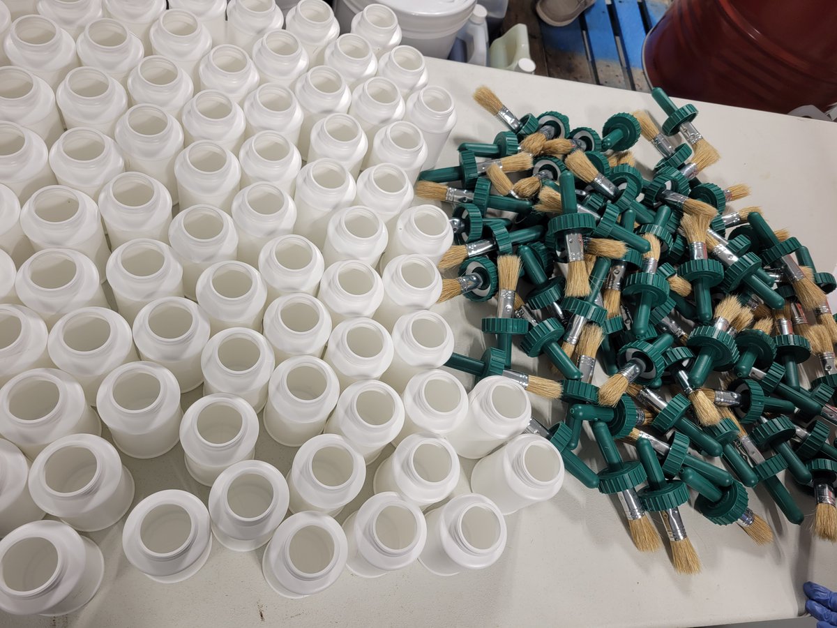 HempSweetwater's tweet photo. Today we are working on a co-packaging deal with a company out of California. This oil is made for horse hooves. We love finding great people to work with and make their dreams of a best selling product come to life!

#fullspectrumclarity #copackaging #horse #relationships https://t.co/slESbp7du8