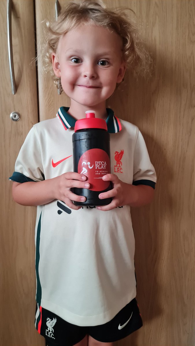 lisacon29182239's tweet photo. thank you Miss Lock and Mr J @MissLockMA1 and DTCA, Charlotte has loved the holiday club and ready to watch the match tonight https://t.co/Zs8btoPTaF