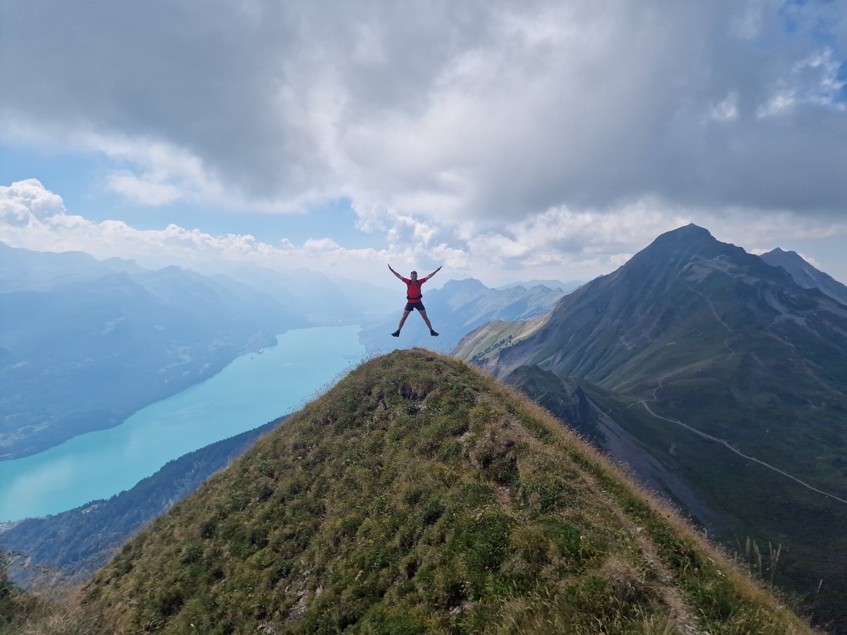 Yay, I finished the 8-day Tell Trail in Switzerland! And the final day - an ascent of Brienzer Rothorn - was pretty special 🇨🇭❤️🏔