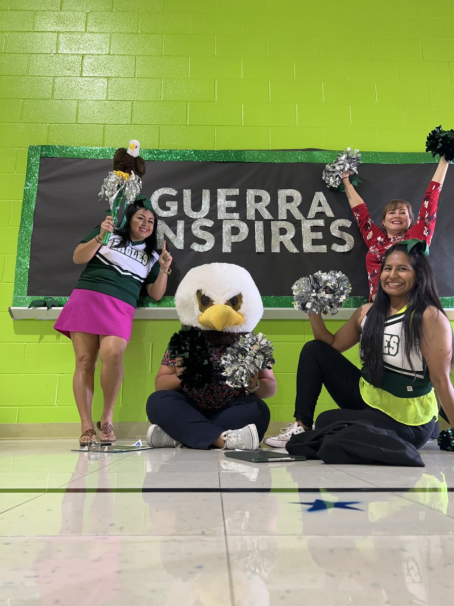 MsMAlcala's tweet photo. Scavenger hunt at @PSJAGuerraElem #guerralife https://t.co/wIWd6UHqNX