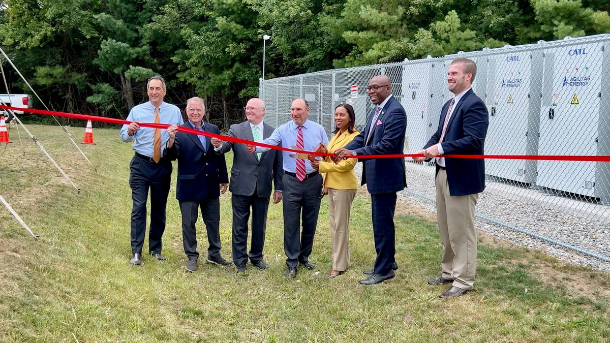 Today, Lt. Gov. Matos, Deputy Chief Abhulime, Pascoag Utility District, OER, Agilitas &amp; RI Infrastructure Bank cut the ribbon on the state's first grid-scale battery storage facility - a vital link in our state’s transition to 100% clean energy energy.ri.gov/press-releases…
