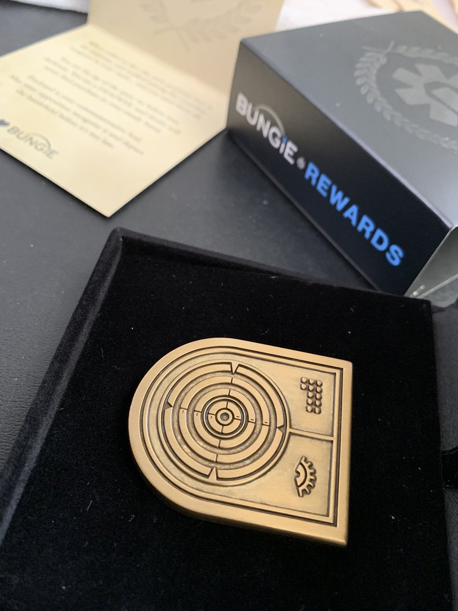 lastcitysupply's tweet photo. GIVEAWAY! In preparation for the #Destiny2 #Lightfall showcase next week, a #giveaway for a Deadeye Display WITH an official #BungieRewards pin will run all week. Rules: retweet w/ hashtag #LightfallGiveaway and tag a D2 fan. Will Instagram Live the winner on 8/22 at 4pm PT https://t.co/pb38mc5zYX