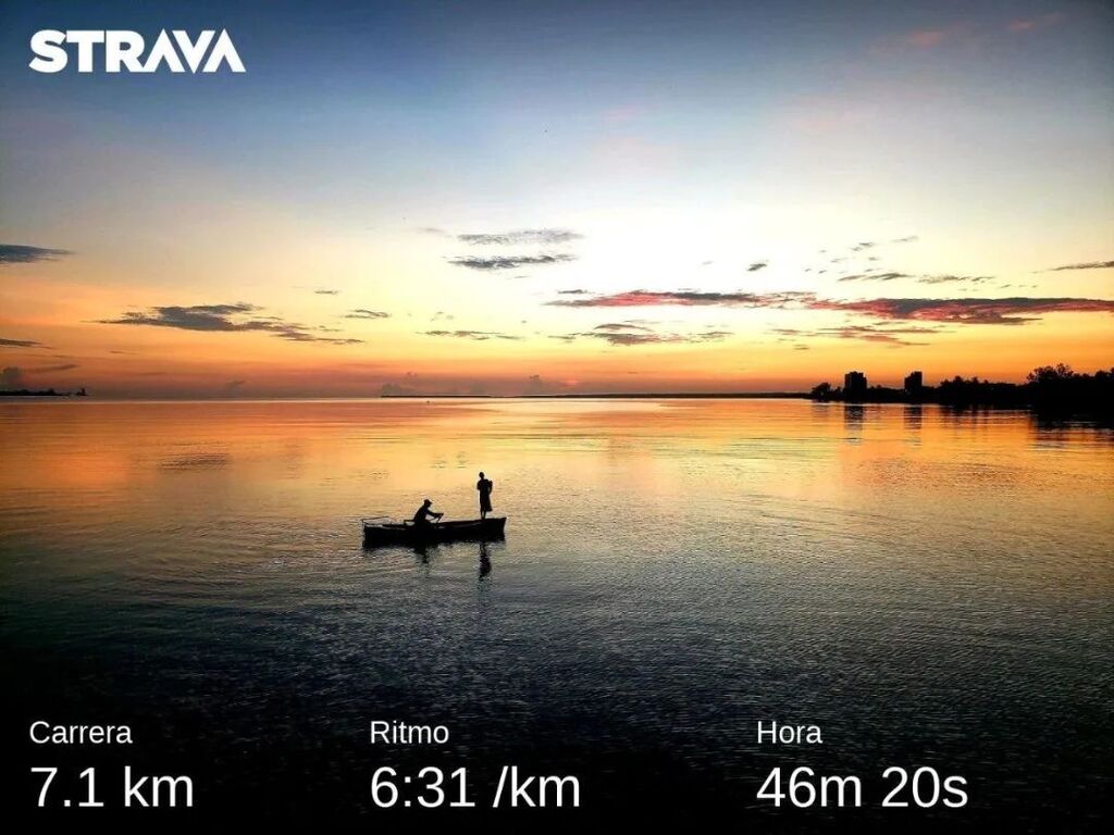 cubanrunners's tweet photo. Hoy fue la primera vez que @marthalina86 volvió a correr junto a la bahía matancera desde que el incendio oscureció la ciudad con su velo de humo y tristeza. Una carrera suave a las 6 de la mañana fue la excusa perfecta para disfrutar de este espectáculo… https://t.co/yfb4gQJ0Fx https://t.co/Rads77lcCl