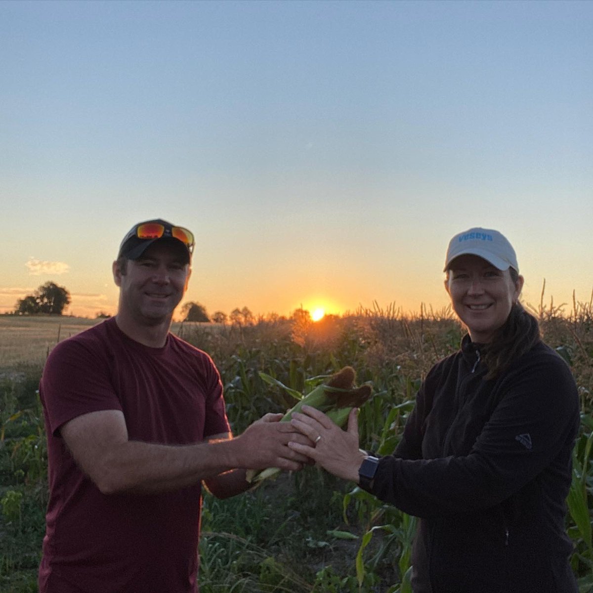 IRsweetcorn's tweet photo. The 🌽 #corntorch has been passed! #vacation is over for corn boss #1 & #cornboss #2 is now on #holidays and running the #cornstand
Fresh veggies and #sweetcorn available everyday 10:00-5:30pm
2275 Indian River Line
#funtimes #workholiday #farming #bosslady #farmlife #sunrise https://t.co/SP6FUKBnnP