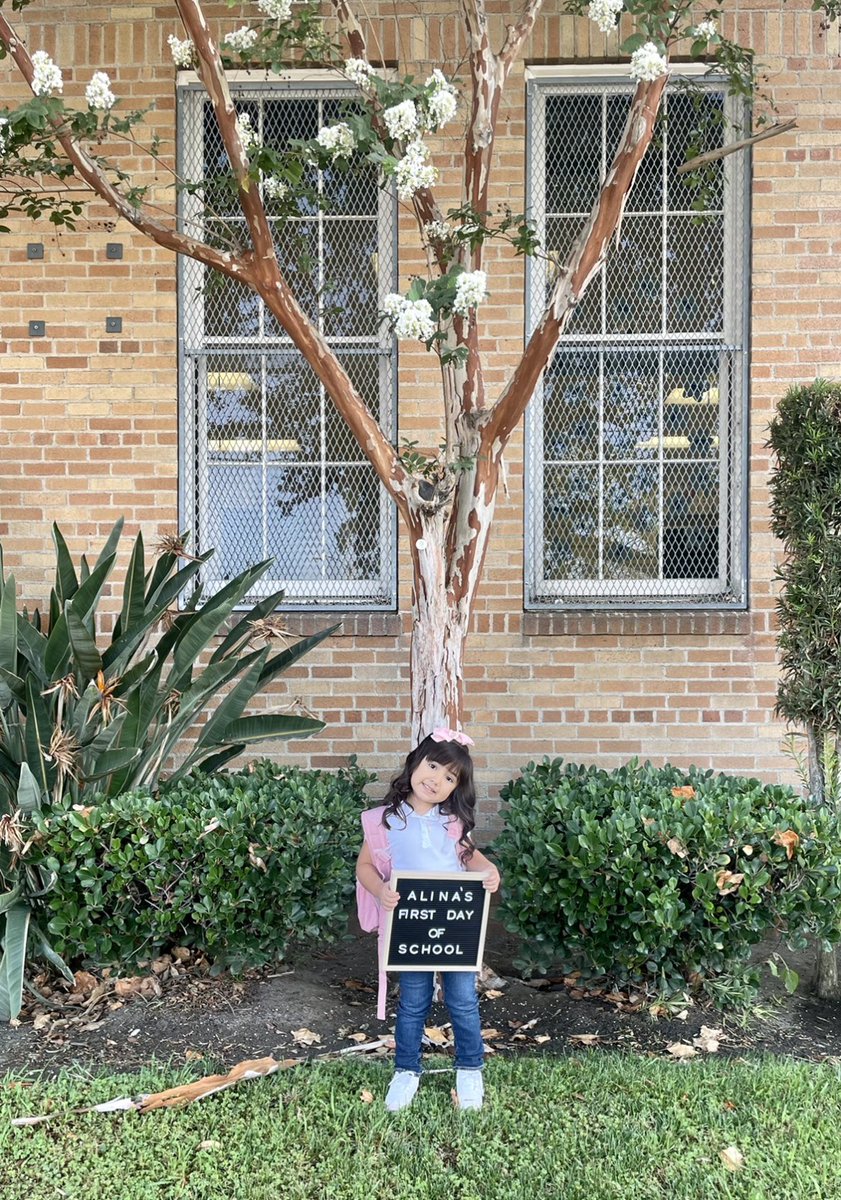 jimeneeeezzz's tweet image. Alina’s first day of school🍎✏️

No one warns you how emotional parenthood is, but I’ve been crying all week. I don’t know how we got here so fast, but we are so excited and proud of our little girl! I know she’s going to learn so much and make new friends♥️ #FirstDayofTK