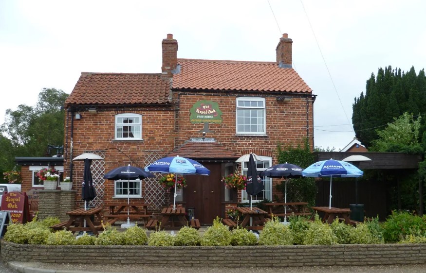 If you're in Lincolnshire - Visit 'THE ROYAL OAK'
in Aubourn.
Charming Pub serving Gluten Free options. Take a look at their menu here on our Lincolnshire page.. 
glutenfreedining.co.uk