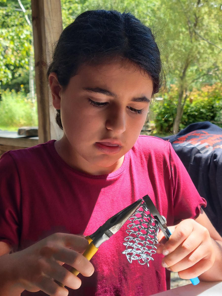 AndreaMango1's tweet photo. I thought #chainmaile was a letter you had to pass on to 10 more people.  But, I learned it's the #art of weaving metal chains. #STEAM #STEM https://t.co/XRXZ08fqO1