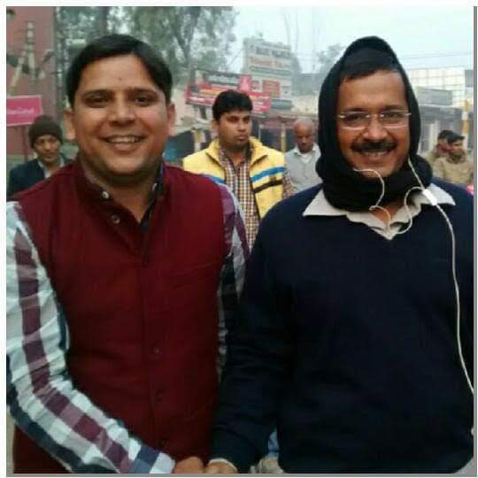 AnkushAAP's tweet photo. भारतीय राजनीति को नई दिशा देने वाले हमारे प्रेरणास्रोत @AamAadmiParty के राष्ट्रीय संयोजक, दिल्ली के लोकप्रिय मुख्यमंत्री श्री @ArvindKejriwal जी को जन्मदिन की हार्दिक शुभकामनाएँ।

दुआ करो कि सलामत रहे इनकी हिम्मत
ये इक चराग़ कई आँधियों पे भारी है ! https://t.co/CvNcTVoedv