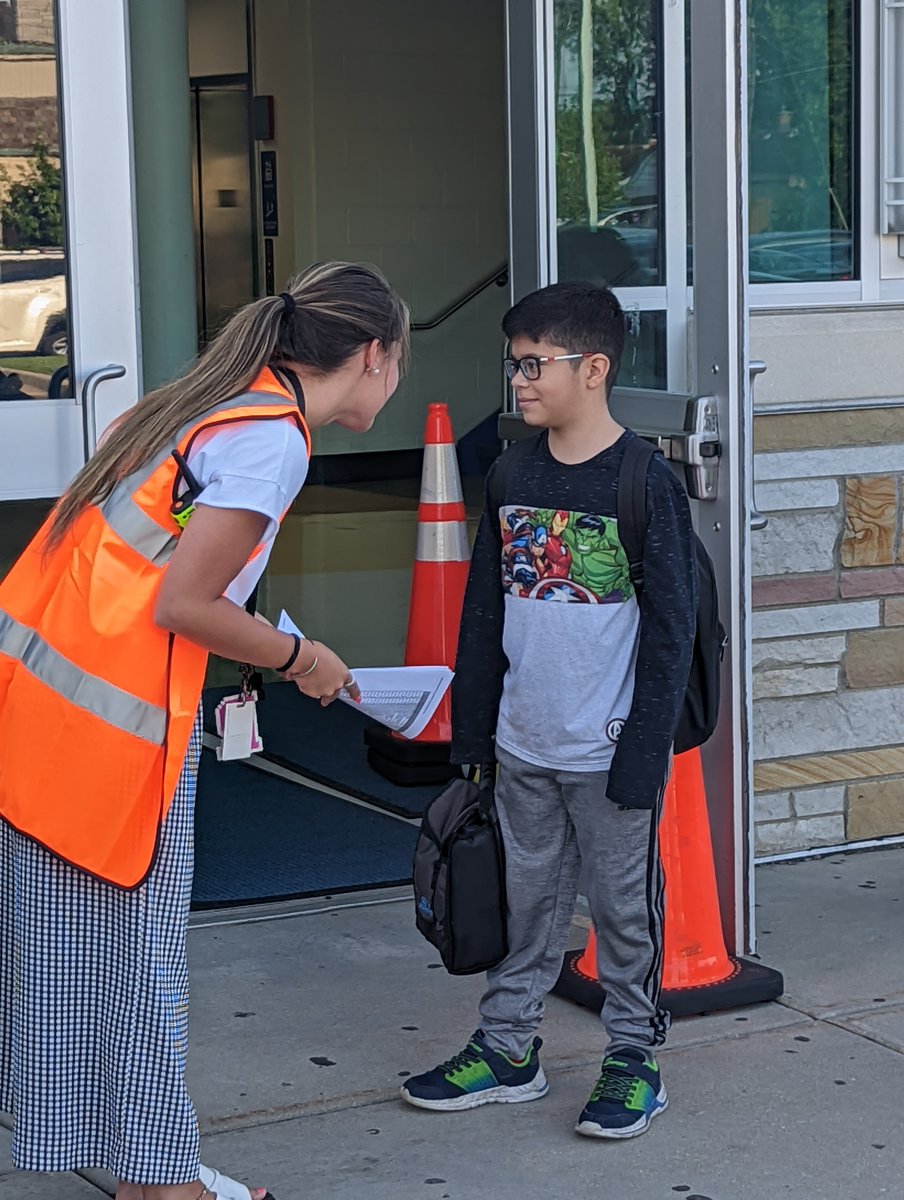 62schools's tweet photo. It's been a great day here in District 62 as we welcomed back our first through eighth grade students to our 10-month schools. We love your energy and are excited for one outstanding school year. #62learns #62united https://t.co/91O0Us5ZqB