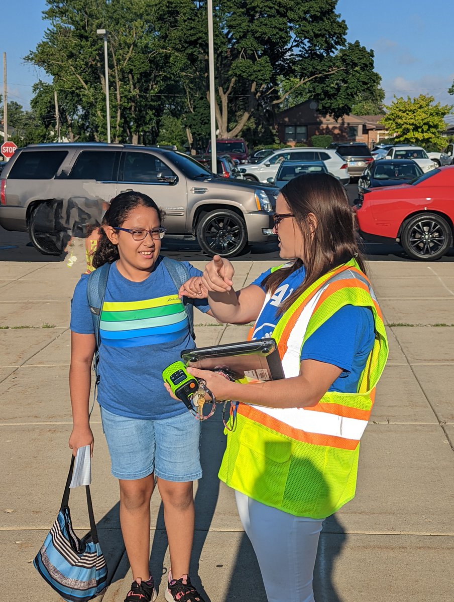 62schools's tweet photo. It's been a great day here in District 62 as we welcomed back our first through eighth grade students to our 10-month schools. We love your energy and are excited for one outstanding school year. #62learns #62united https://t.co/91O0Us5ZqB