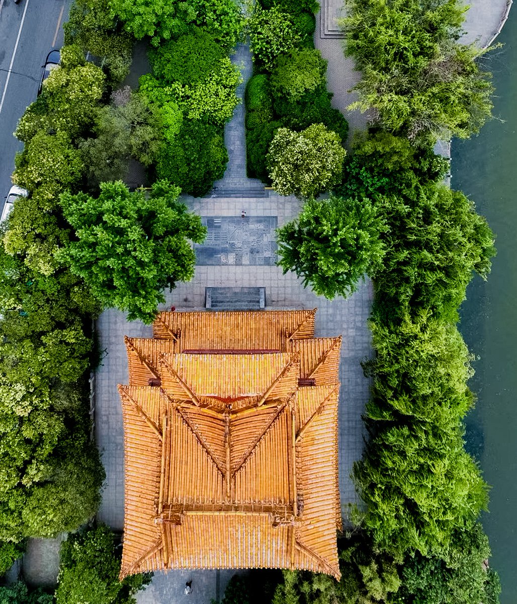 ExploreJiangsu's tweet photo. #YellowTower(黄楼) is one of #Xuzhou's five most famous towers, dating back over 900 years😎. It was built to commemorate a victory in which the #SongDynasty scholar Su Shi personally led the local soldiers&amp;civilians in diverting disastrous floods that besieged Xuzhou in 1077 AD. https://t.co/KjEmW76CMH