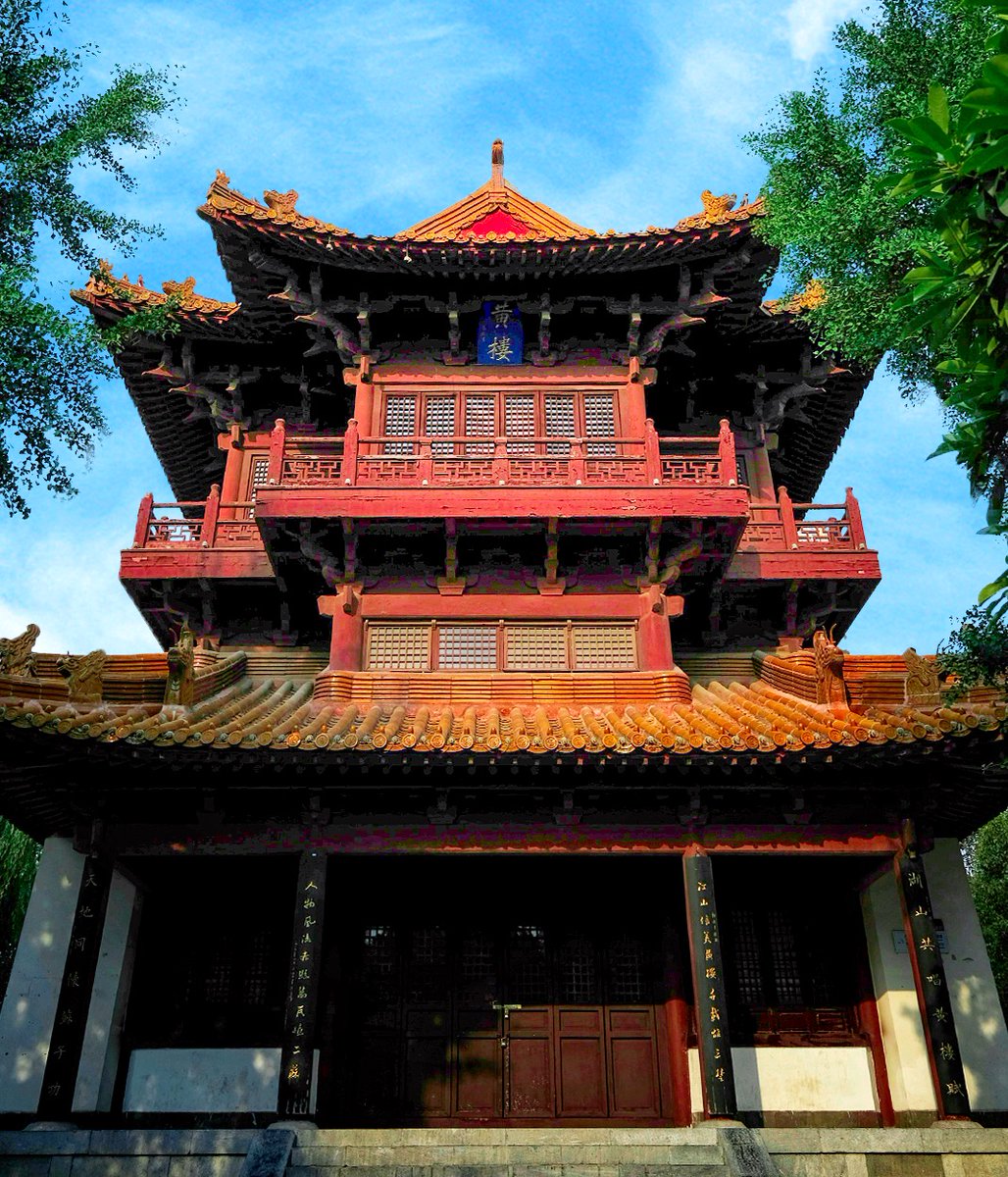 ExploreJiangsu's tweet photo. #YellowTower(黄楼) is one of #Xuzhou's five most famous towers, dating back over 900 years😎. It was built to commemorate a victory in which the #SongDynasty scholar Su Shi personally led the local soldiers&amp;civilians in diverting disastrous floods that besieged Xuzhou in 1077 AD. https://t.co/KjEmW76CMH