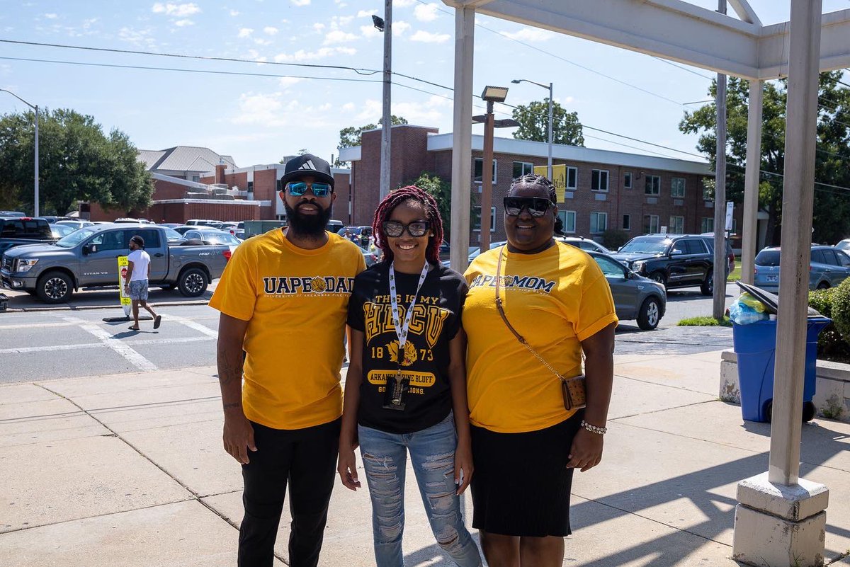 uapbinfo's tweet photo. Welcome, new and returning students! #MoveInDay #DearMother https://t.co/twL7WIxCLv