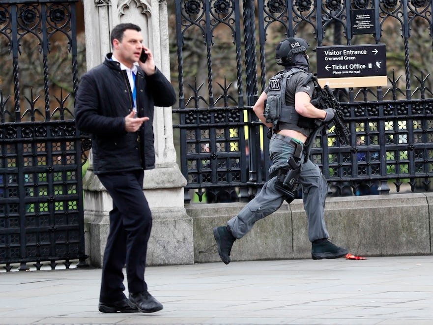 Bkasparas's tweet photo. @p_j_d_247 @obbsie Yep. #WestminsterAttack Sourced from @Reuters https://t.co/QWn9LjBfx5