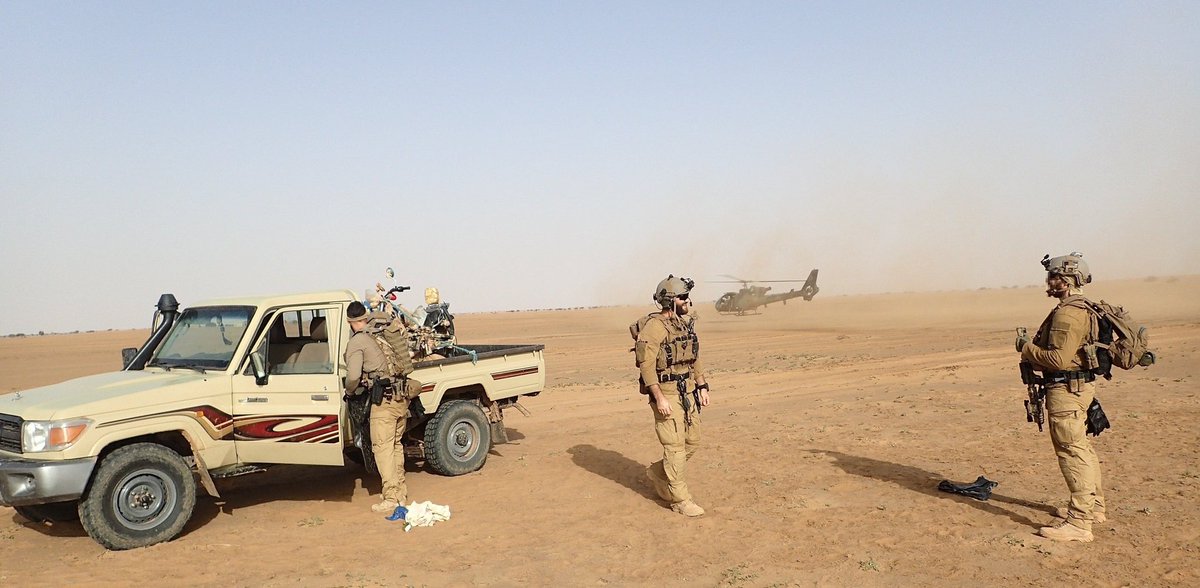 GreyDynamics's tweet photo. French #CommandoJaubert operators with the trusted #Toyota #LandCruiser 79 Series somewhere in the #Sahel.
We have written a piece on the origins of Toyota trucks and warfare: https://t.co/jSRKY5mrU9 https://t.co/HOAHSoOzIb