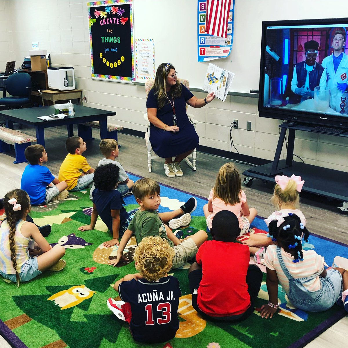 <a href="/JP_Wildcats/">Jim Pearson School</a> Principal Mrs. Brooks spent time reading with students today.  <a href="/stephbroox/">Stephanie Brooks</a>  🫶