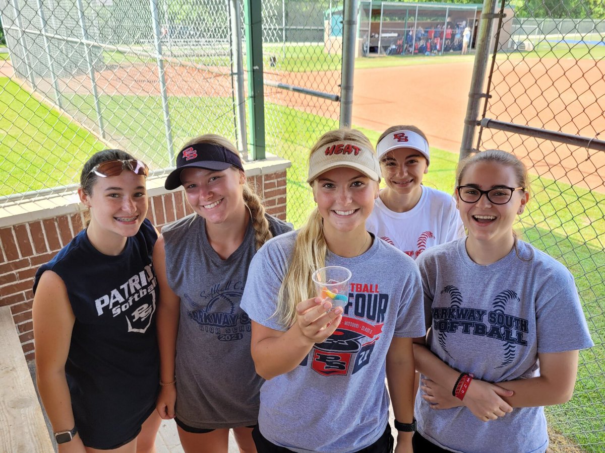 PSouthSoftball1's tweet photo. “We before me.” A team concept is the glue that holds us together. WE will be ready for the 2022 Missouri High School Softball Season. #BringItOn #ReadyToMakeARun https://t.co/7NYMbH9CNR