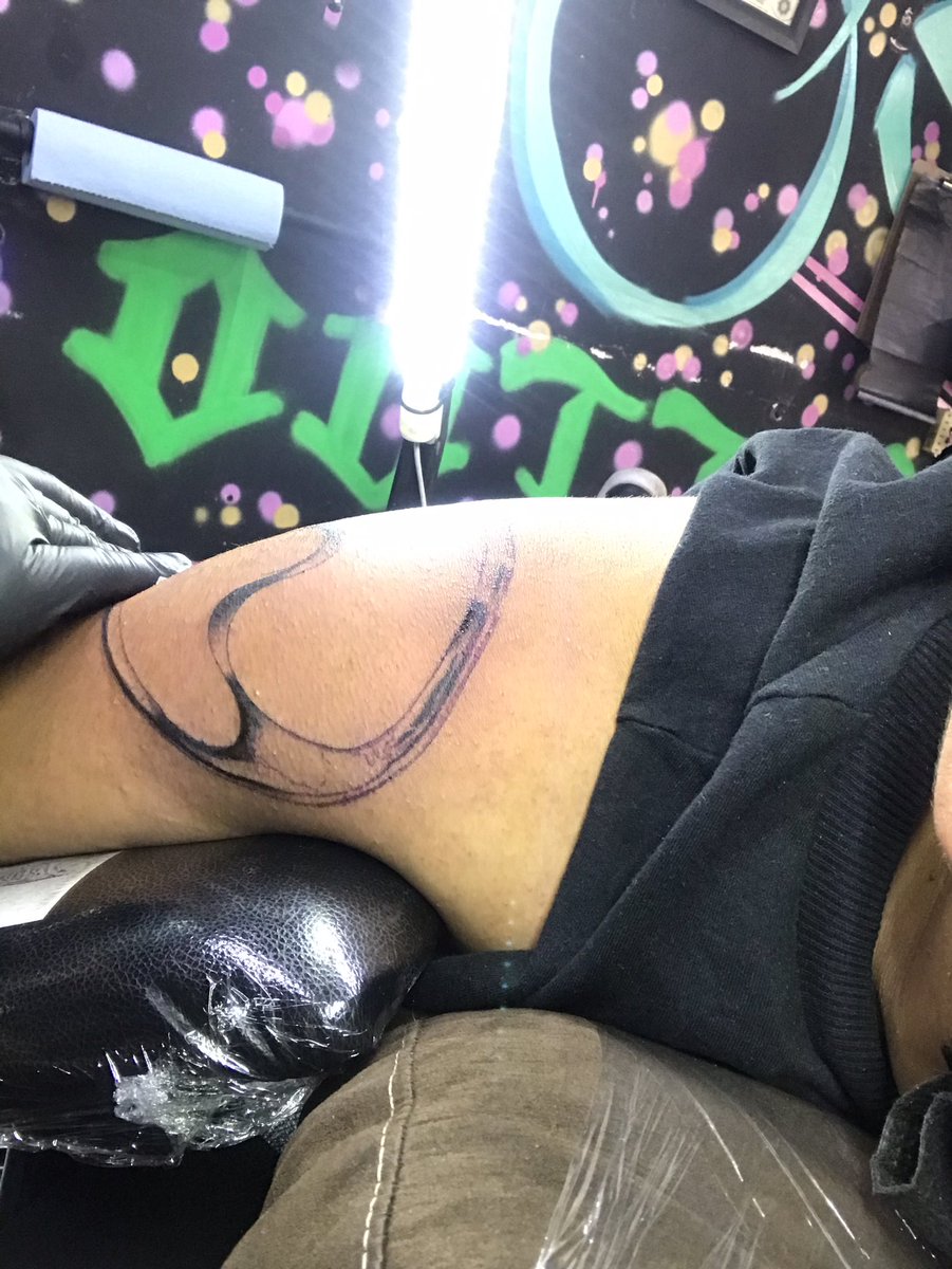 baca_chale's tweet photo. Expressing all my pain through my skin, @ladygaga #ChromaticaBall #FightForYourLife #FirstTatto 🫀⚔️ https://t.co/rwPQY4L5PE