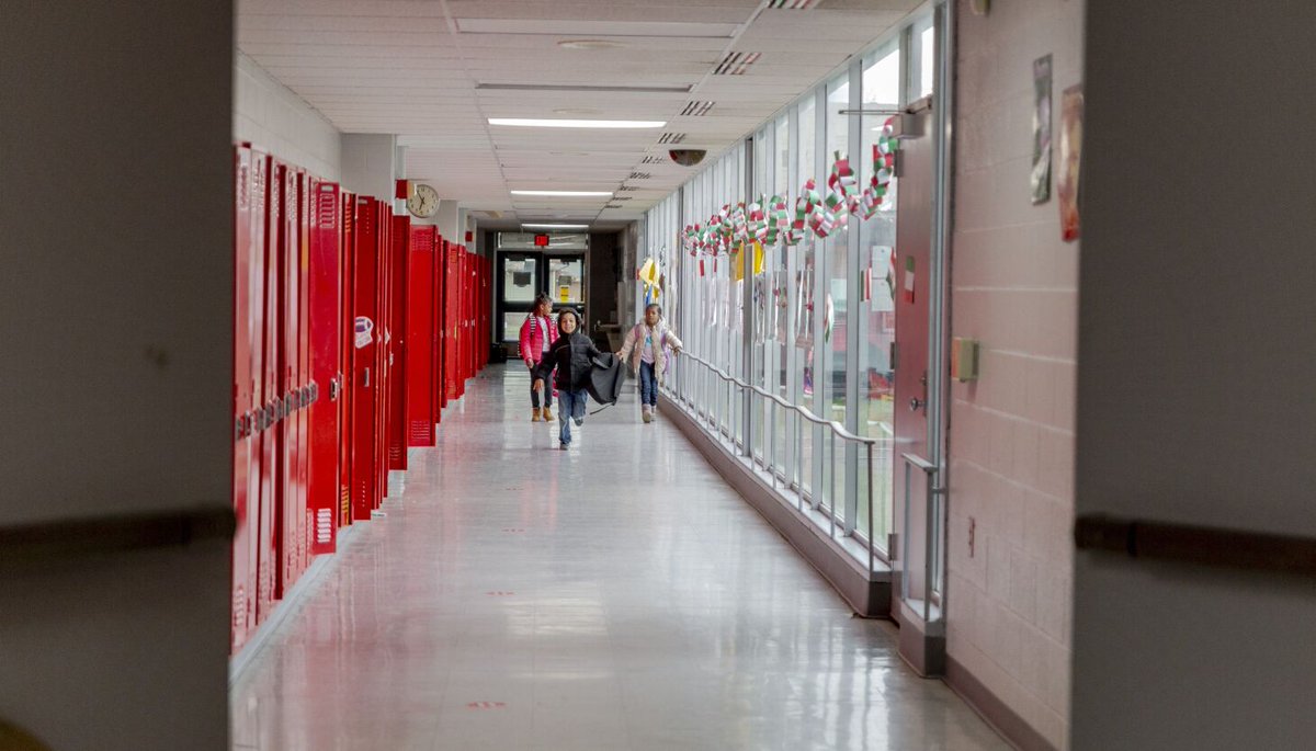 COMET4Children's tweet photo. Detroit school district officials are planning more aggressive steps to reverse a rise in chronic absenteeism, a huge obstacle to their efforts to help students recover academically from the impact of the pandemic. @Detroitk12   https://t.co/KtHnAWXG7R https://t.co/J1yxXmQA1f